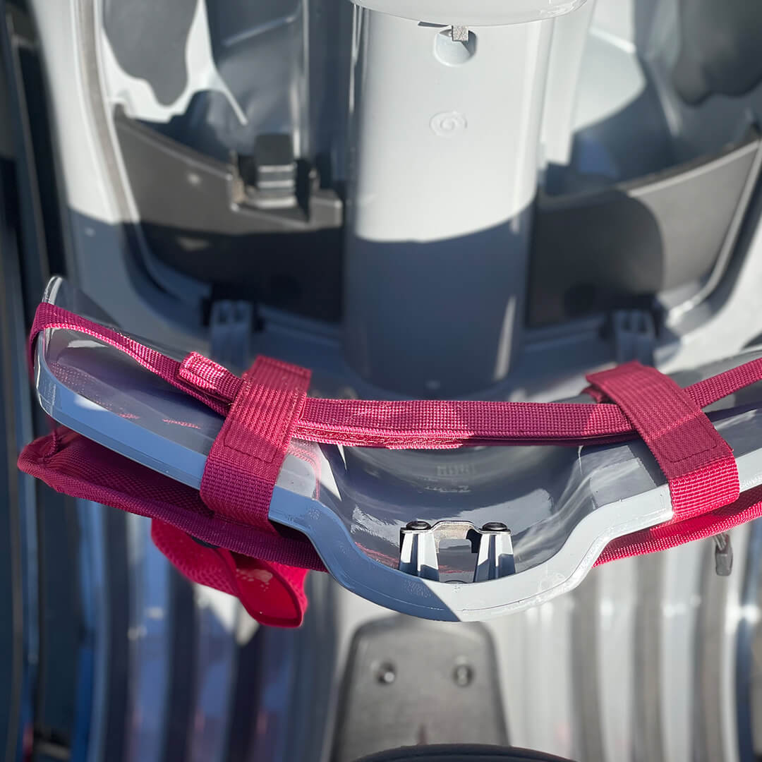 manos-libres-vespa-tas-rood-1