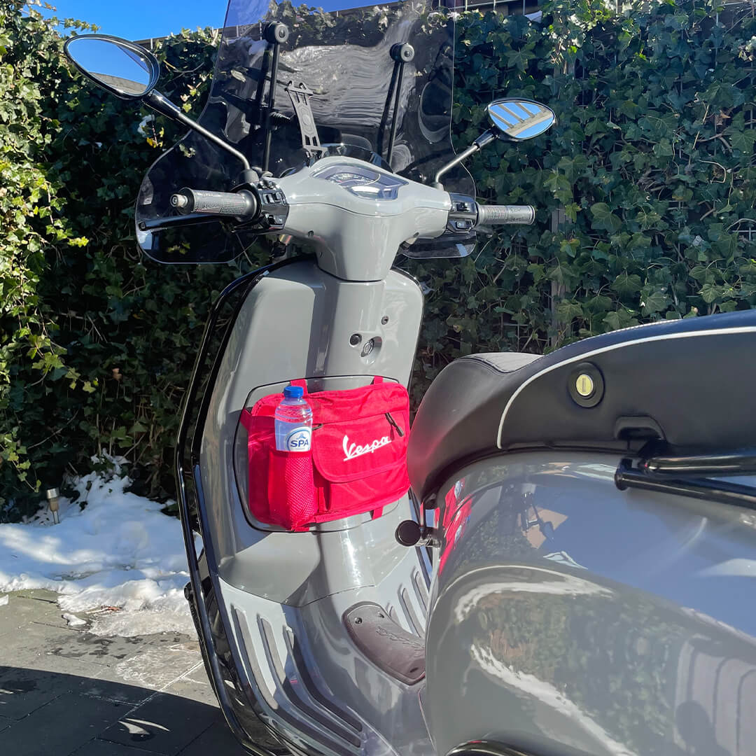 manos-libres-vespa-tas-rood-4